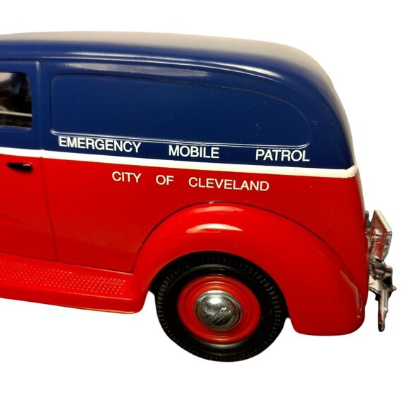 Cleveland Police Department 1937 Chevy Panel Die Cast Car Emergency Patrol CPD - Picture 3 of 14
